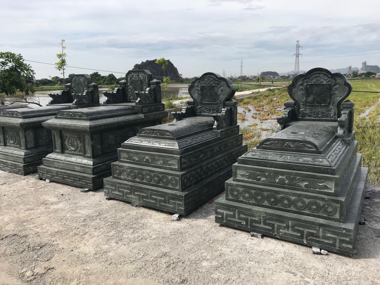 Mộ đá xanh rêu Ninh Bình giá tốt